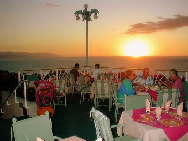 puerto vallarta sunset from El Panorama restaurant rooftop